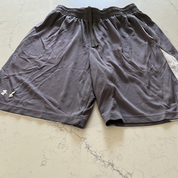 Men’s under armor, athletic shorts - Picture 2 of 3